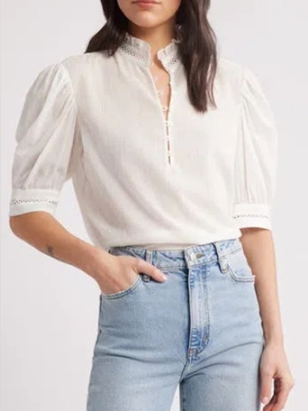 FRAME The Ruffle Collar Top In White - Large